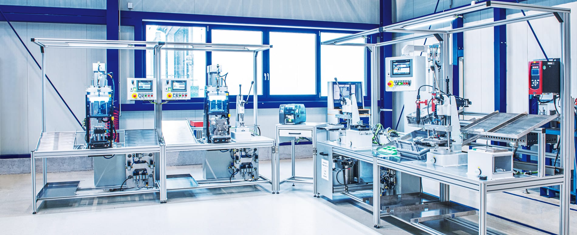 Teilautomatisierte Handarbeitsplätze